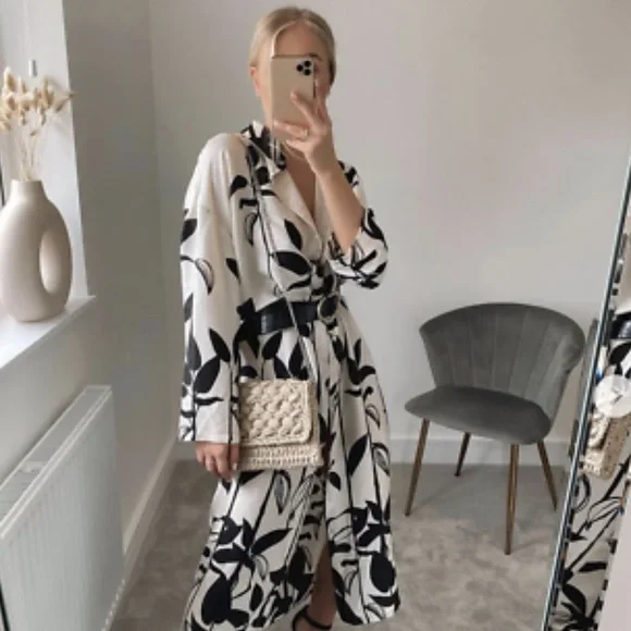 ๐ก๐ช๐ง ๐ญ๐ฎ๐ฟ๐ฎ โข Printed Oversized Dress - Picture 3 of 17